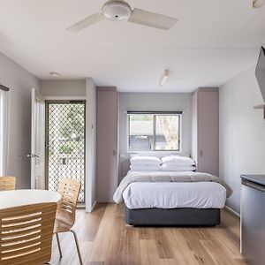 Standard Bungalow Ibis Cabin